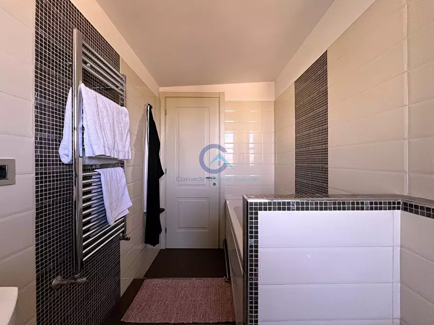 Immagine 14 di Attico in vendita  in Via delle Rose 481 a Squillace