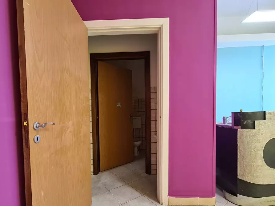 Immagine 2 di Locale commerciale in vendita  a Catanzaro