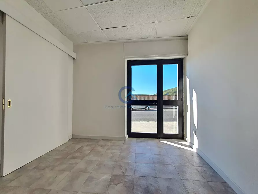 Immagine 7 di Locale commerciale in affitto  in Viale degli Angioini 93 a Catanzaro