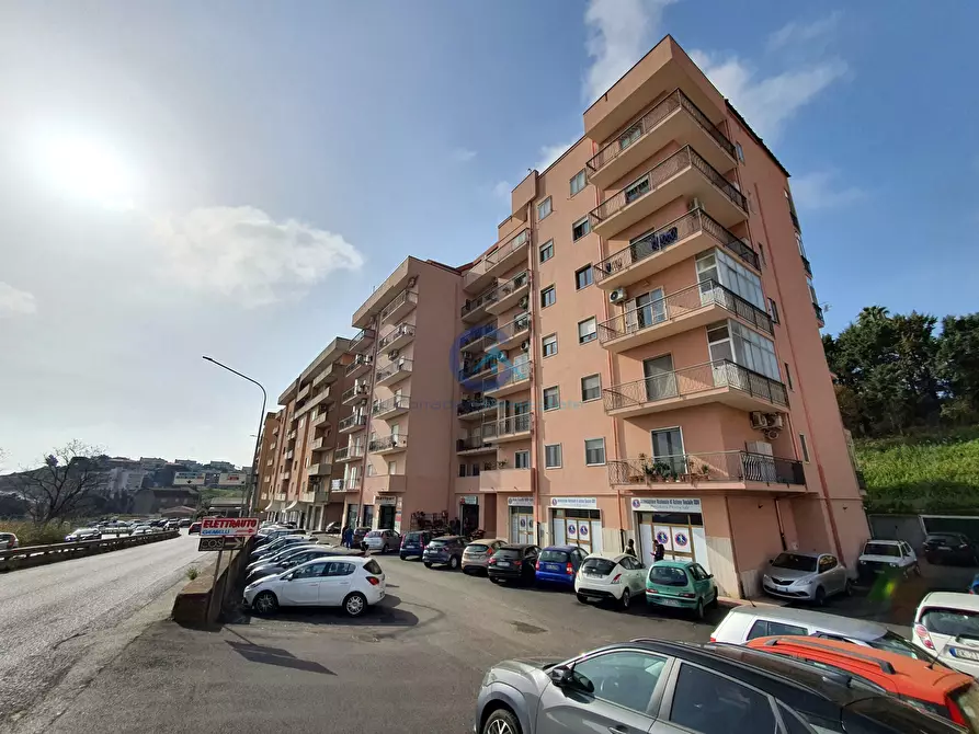 Immagine 1 di Pentalocale in vendita  in Viale Vincenzo de Filippis 298 a Catanzaro