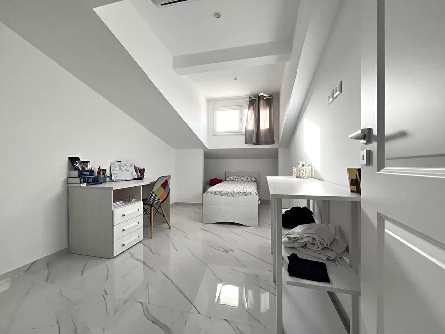 Immagine 5 di Attico in affitto  in Viale Crotone 210f a Catanzaro