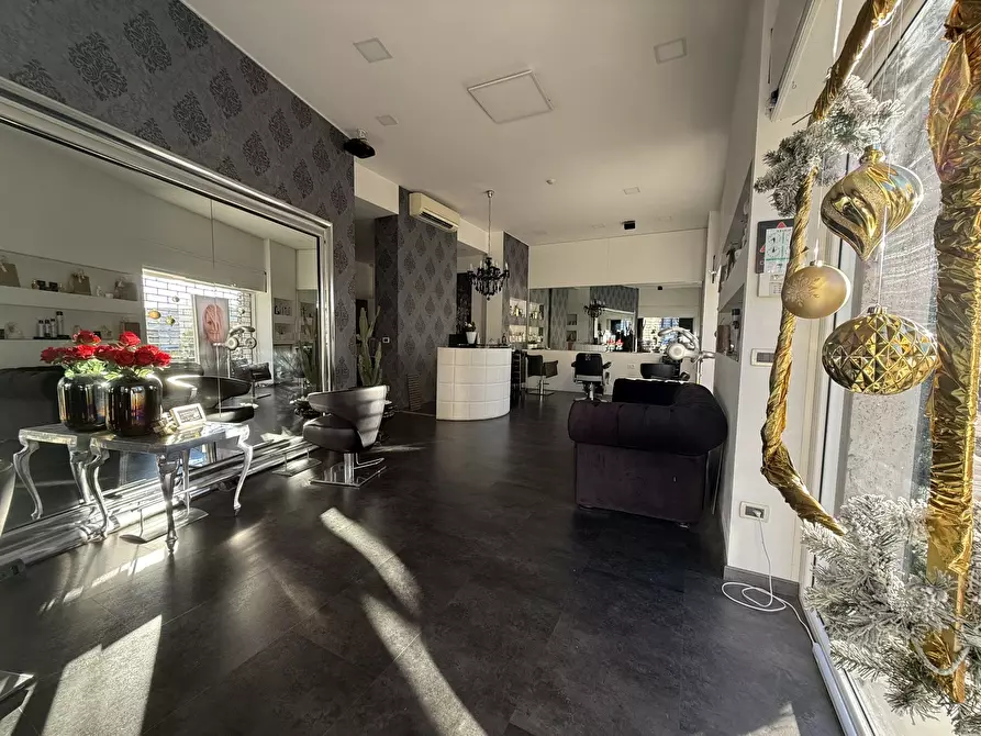 Immagine 3 di Attività commerciale in vendita  in Via Giulio Uberti 2 a Brescia