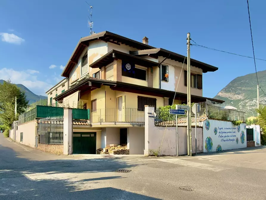 Immagine 1 di Quadrilocale in vendita  a Nave