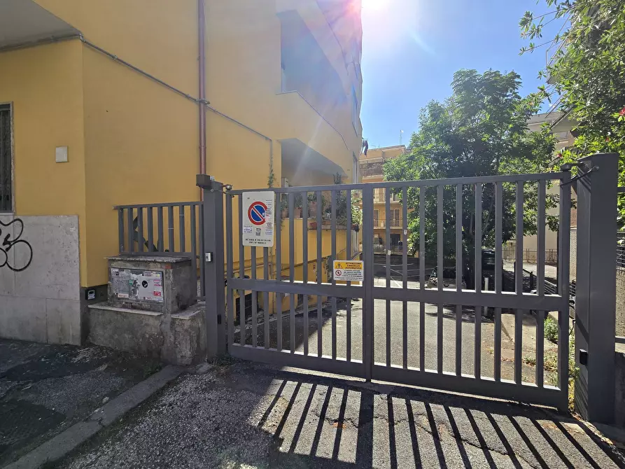 Immagine 3 di Magazzino in vendita  in Via Emilio de Marchi 21 a Roma