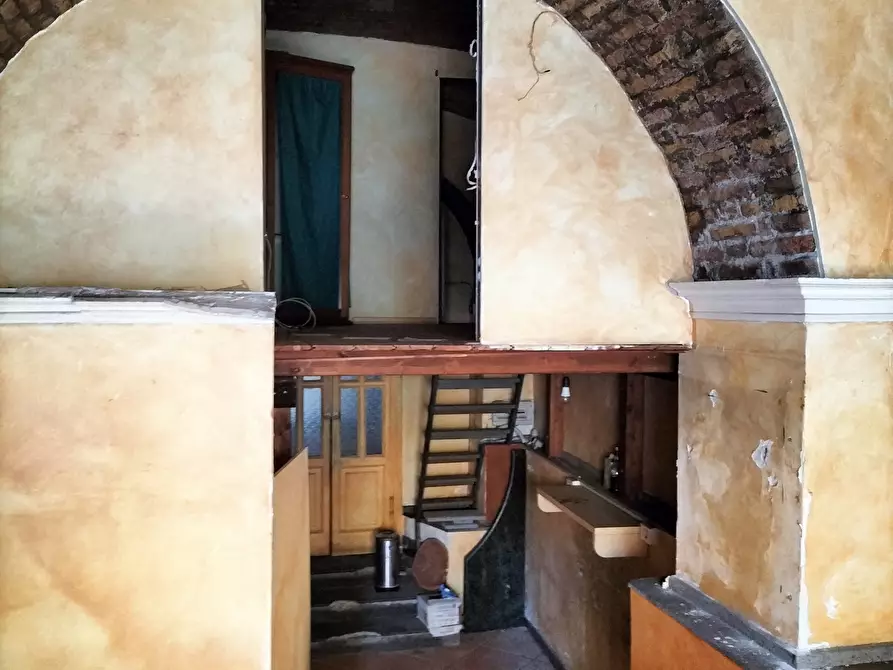 Immagine 10 di Locale commerciale in affitto  in via dei volsci a Roma