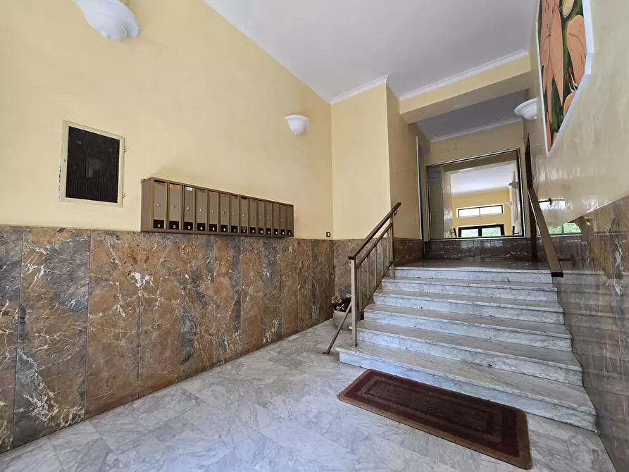 Immagine 3 di Quadrilocale in vendita  in Viale dei Romanisti 127 a Roma
