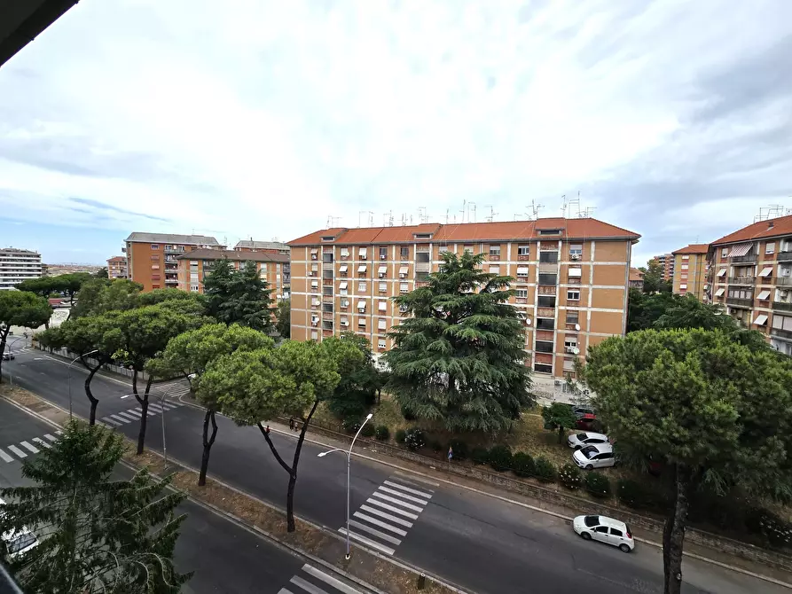 Immagine 2 di Quadrilocale in vendita  in Viale dei Romanisti 127 a Roma