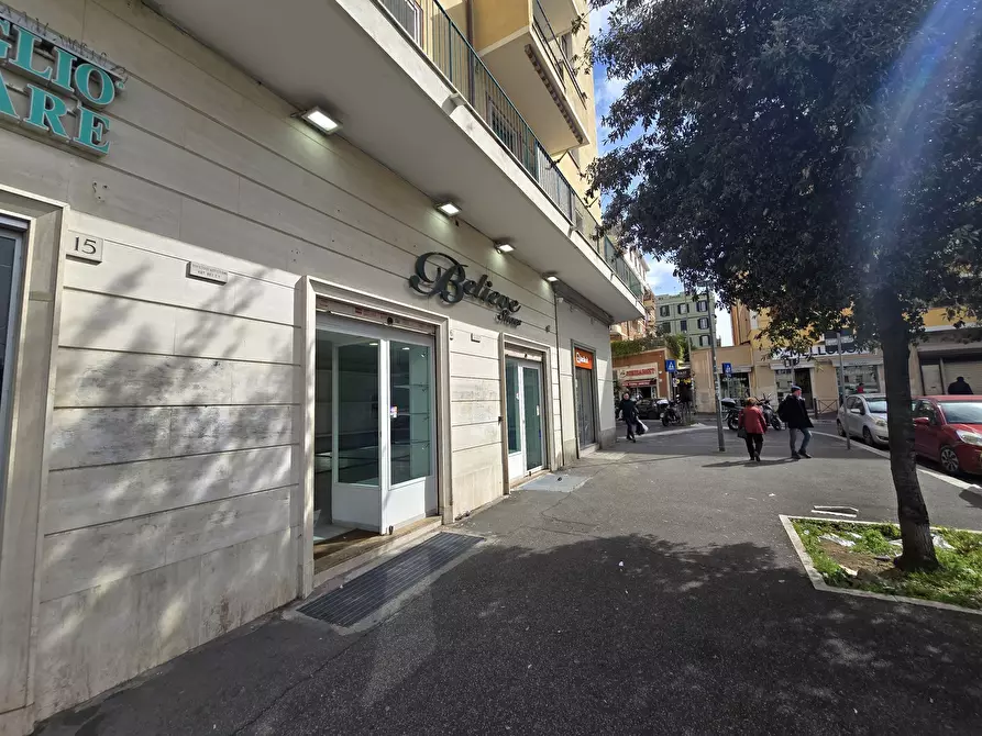 Immagine 4 di Locale commerciale in affitto  in Piazza dei Mirti 16 a Roma