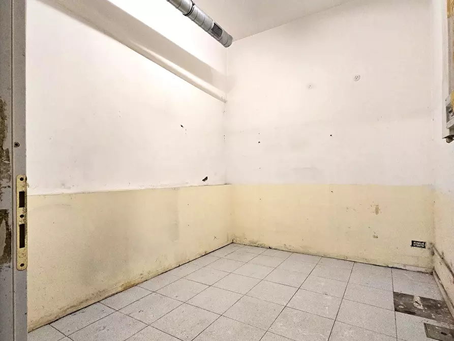 Immagine 12 di Locale commerciale in affitto  in Viale Somalia 47 a Roma