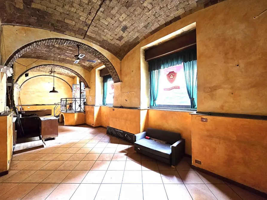 Immagine 12 di Locale commerciale in affitto  in Via dei Volsci 105 a Roma