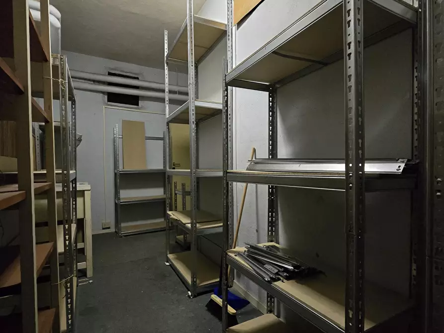 Immagine 9 di Magazzino in vendita  in Via Emilio de Marchi 21 a Roma