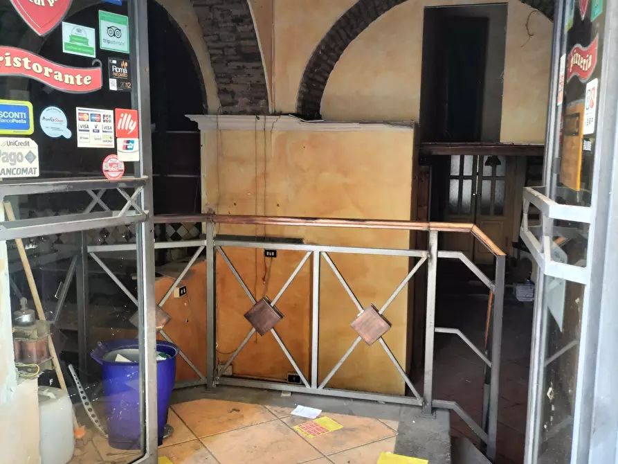 Immagine 2 di Locale commerciale in affitto  in via dei volsci a Roma