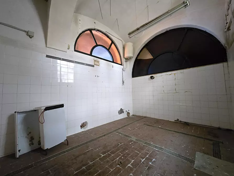 Immagine 15 di Locale commerciale in affitto  in Via dei Volsci 105 a Roma