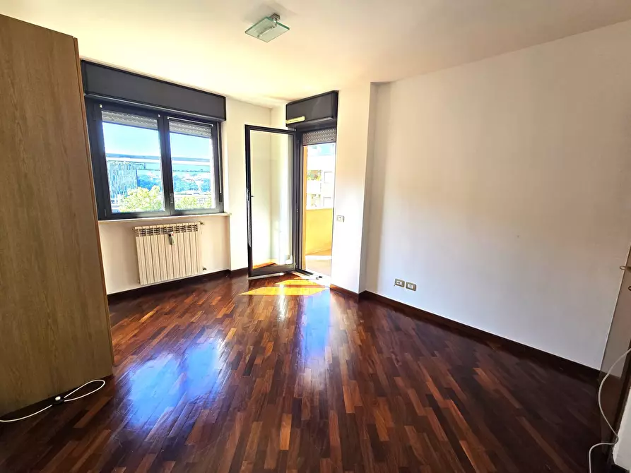 Immagine 25 di Trilocale in affitto  in Viale Avignone 93 a Roma