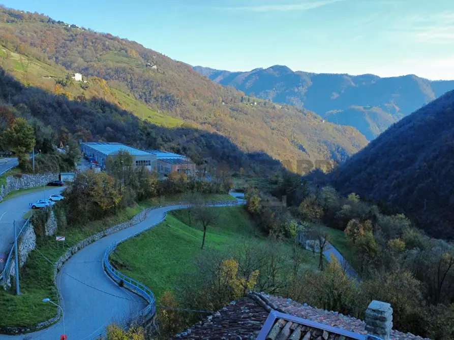 Immagine 21 di Rustico / casale in vendita  a Val Brembilla