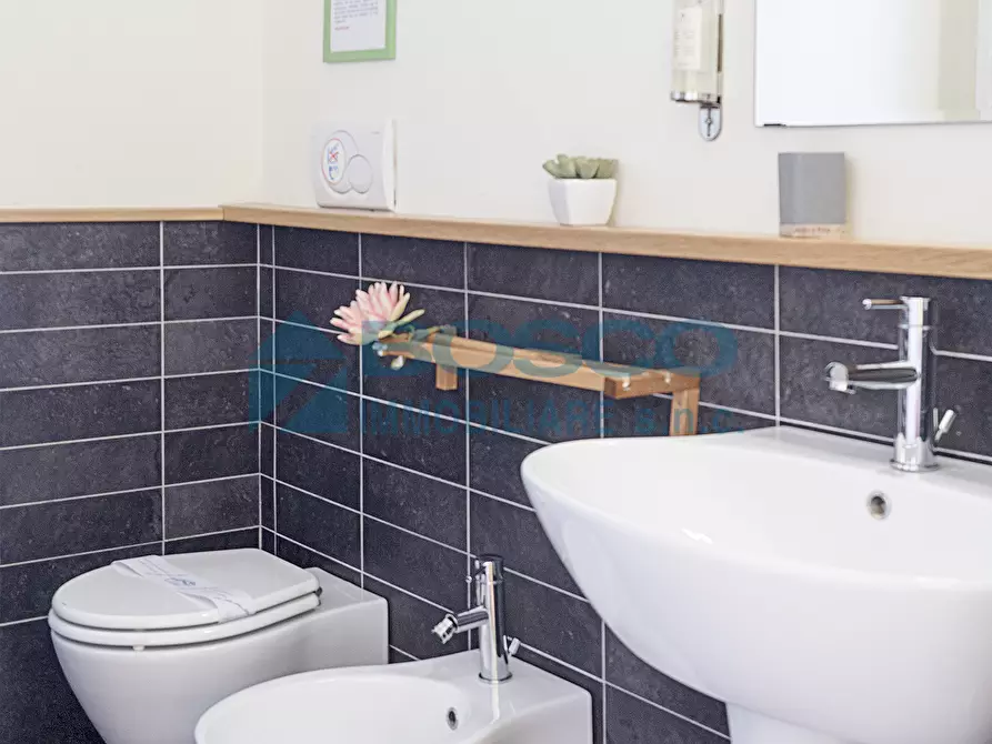 Immagine 9 di Pentalocale in vendita  in Piazza Cesare Battisti a La Spezia