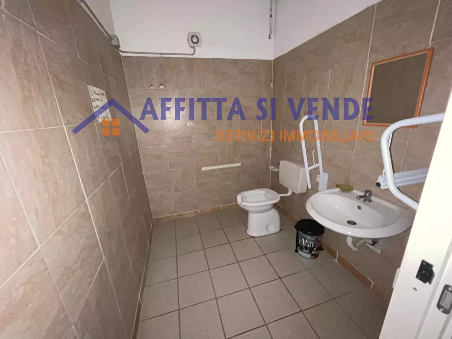 Immagine 25 di Locale commerciale in affitto  in Via Europa 46 a Siracusa