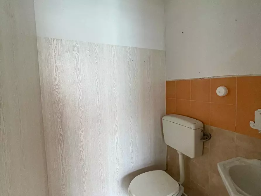 Immagine 12 di Locale commerciale in affitto  in Largo Dicone a Siracusa