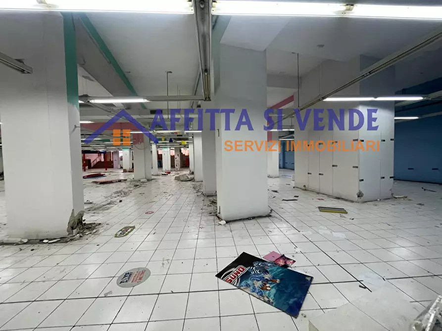 Immagine 4 di Locale commerciale in affitto  in Via Tevere 72 a Siracusa