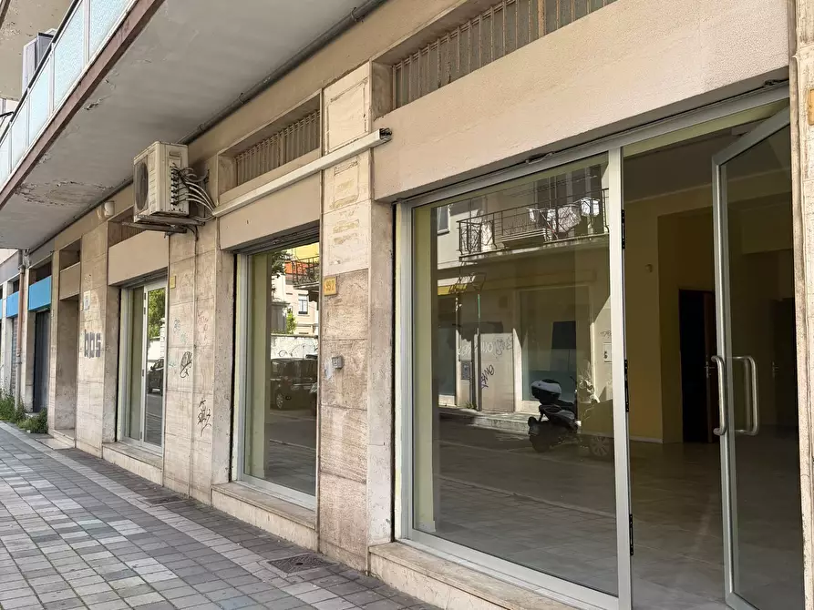 Immagine 4 di Locale commerciale in affitto  a Pescara