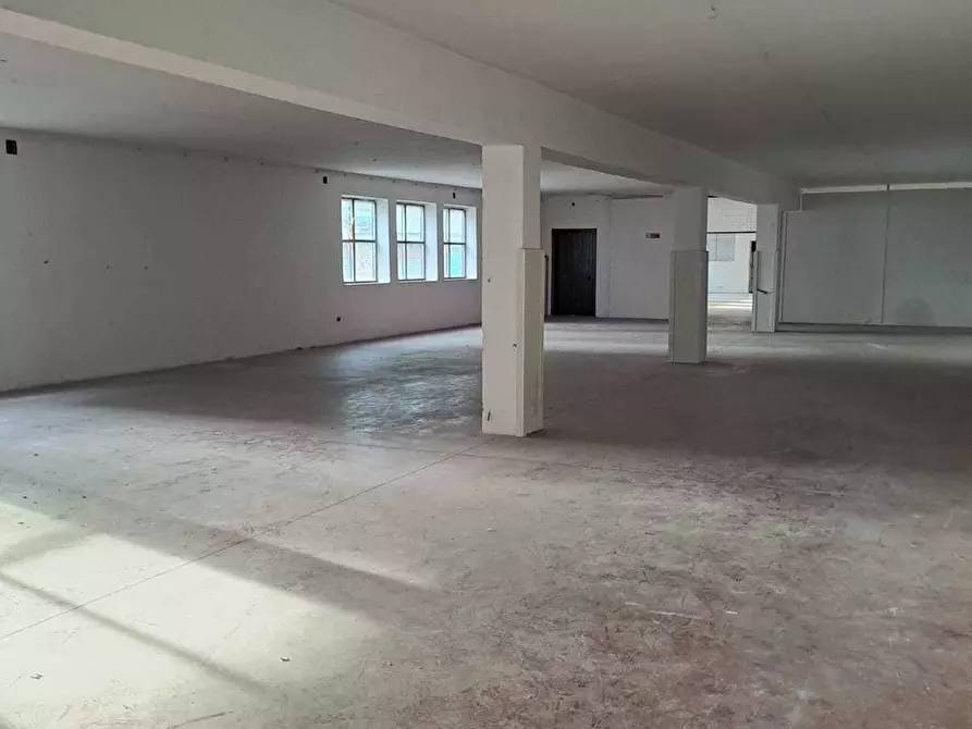 Immagine 5 di Capannone industriale in affitto  a Pescara