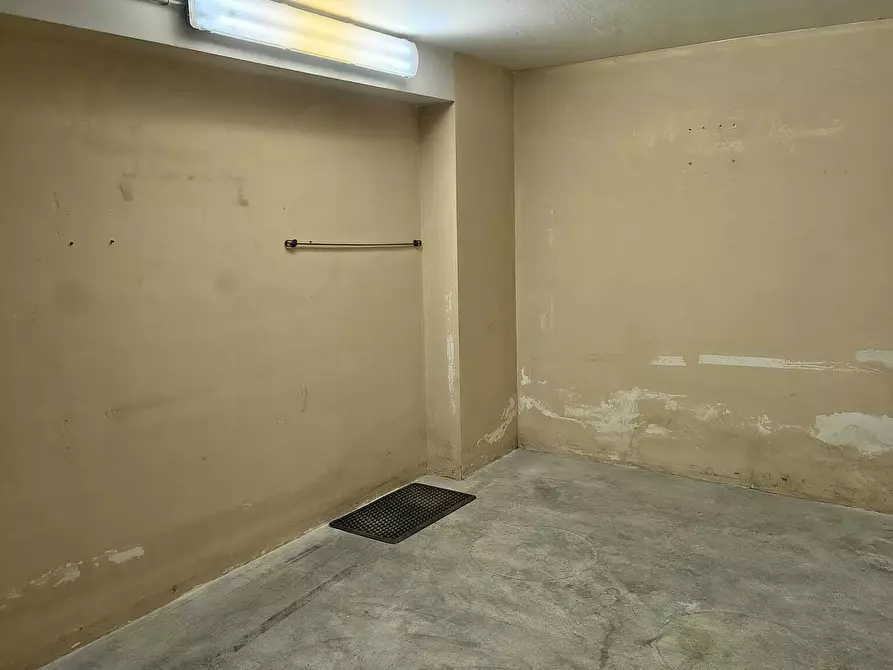 Immagine 4 di Garage in affitto  a Pescara