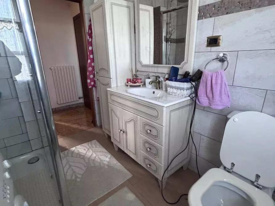 Immagine 13 di Casa indipendente in vendita  a Pescara