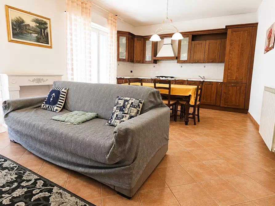 Immagine 41 di Trilocale in vendita  a Rapallo