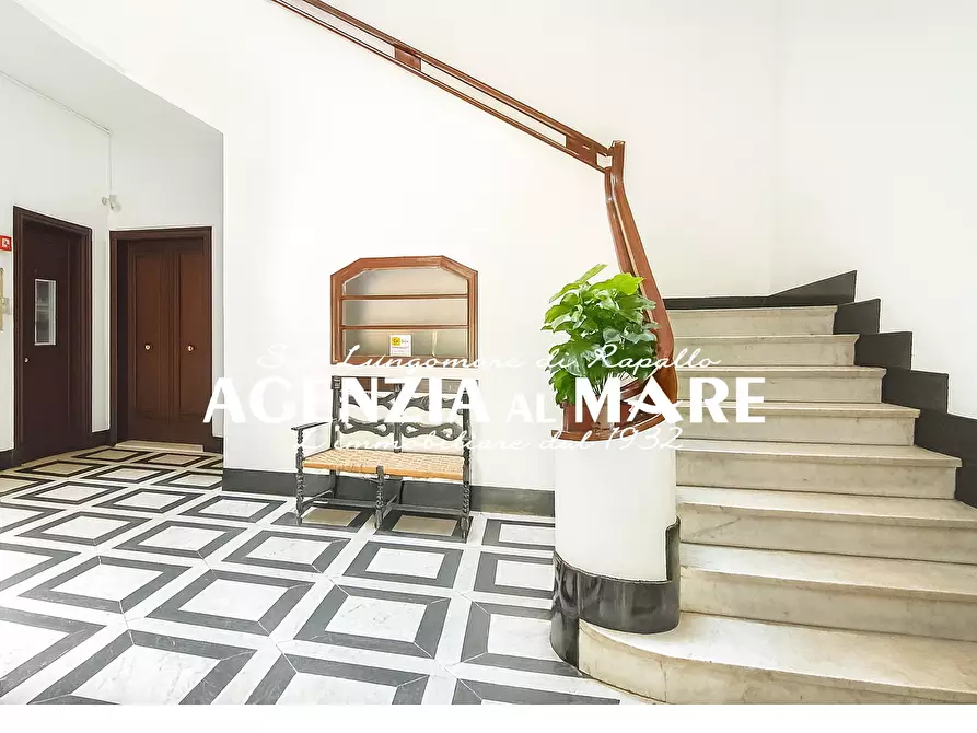 Immagine 1 di Quadrilocale in vendita  a Rapallo