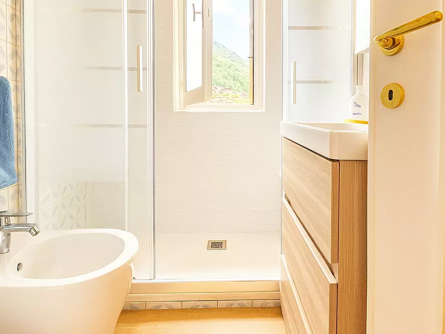 Immagine 5 di Bilocale in vendita  a Rapallo