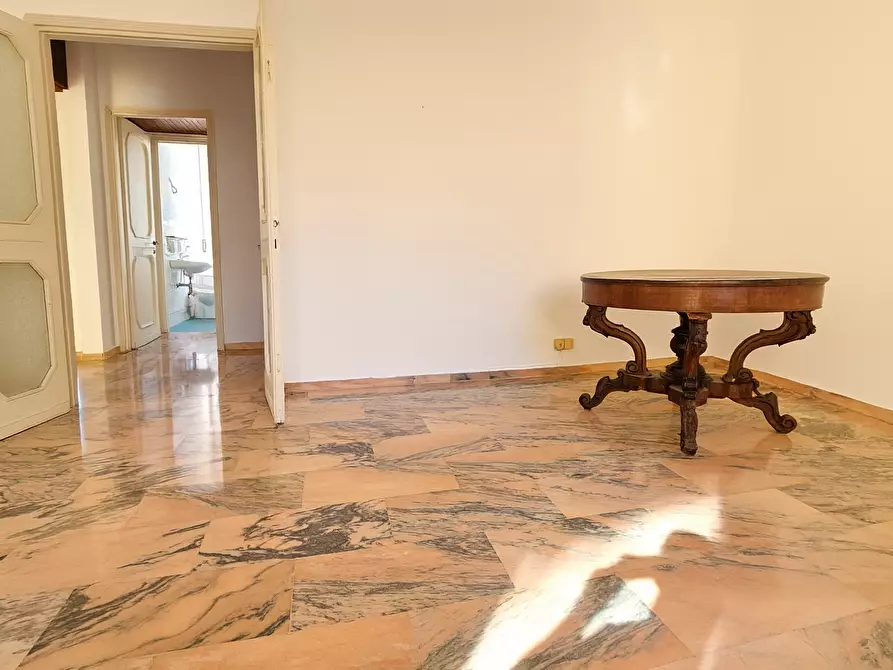 Immagine 5 di Trilocale in vendita  a Rapallo