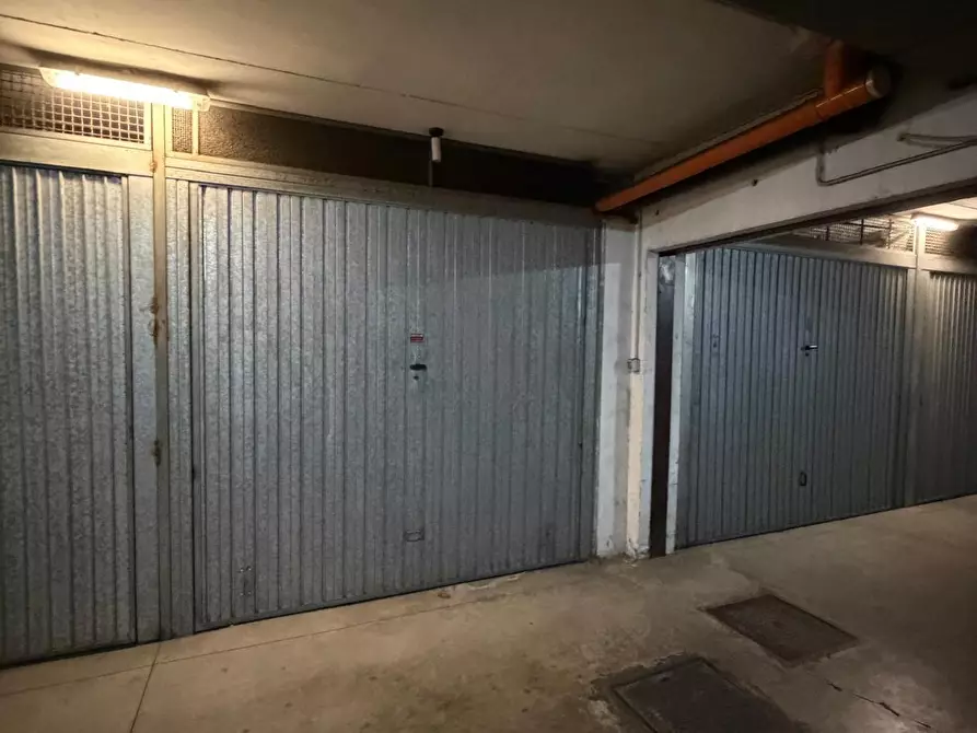 Immagine 9 di Garage in vendita  in via Amico Aspertini a Roma