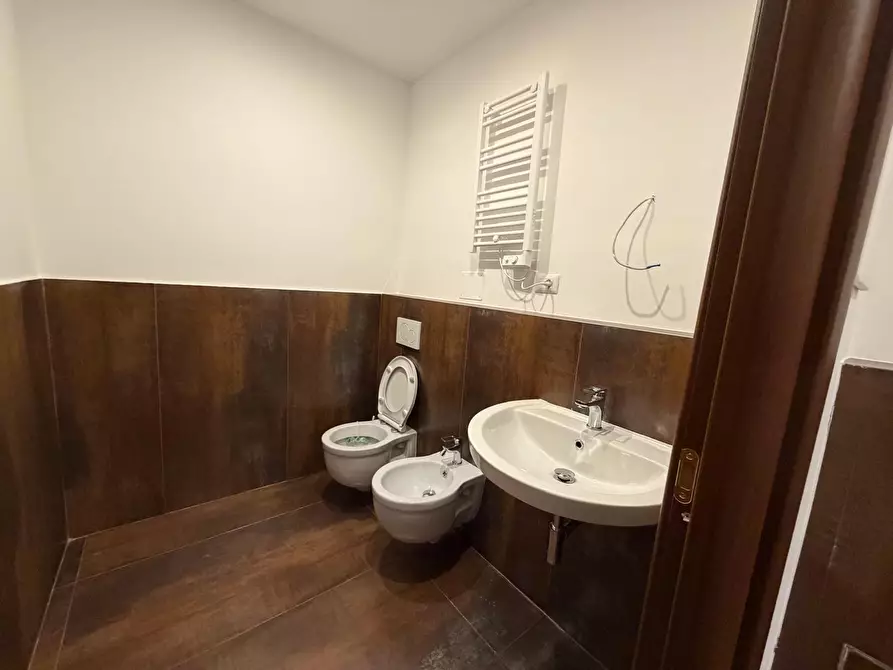 Immagine 14 di Ufficio in affitto  in Via Monte Giberto 133 a Roma