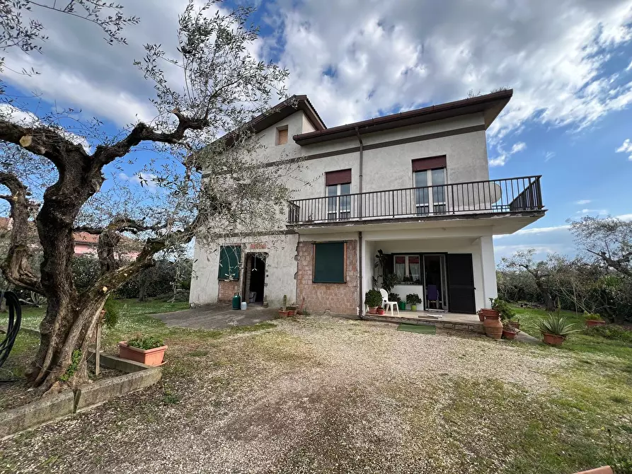 Immagine 3 di Villa in vendita  a Fiano Romano