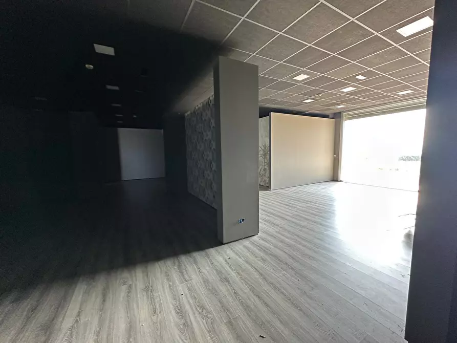 Immagine 7 di Locale commerciale in affitto  a Fiano Romano