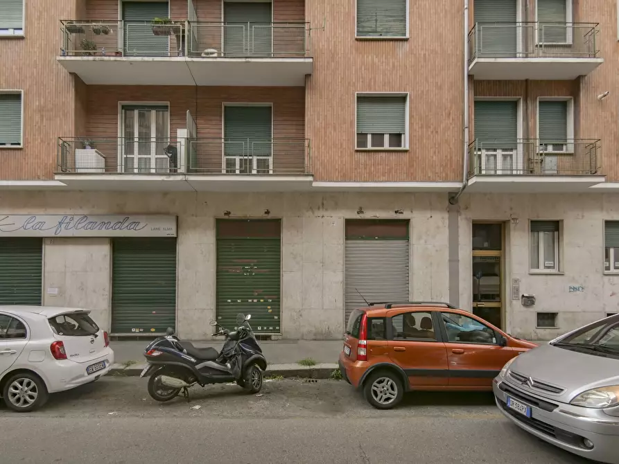 Immagine 24 di Locale commerciale in vendita  in via emanuel 22 a Torino