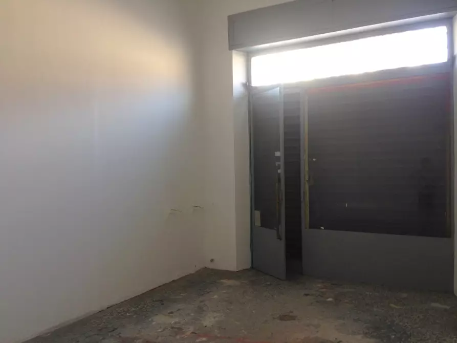 Immagine 3 di Locale commerciale in vendita  in Via Fratelli Garrone 51 a Torino