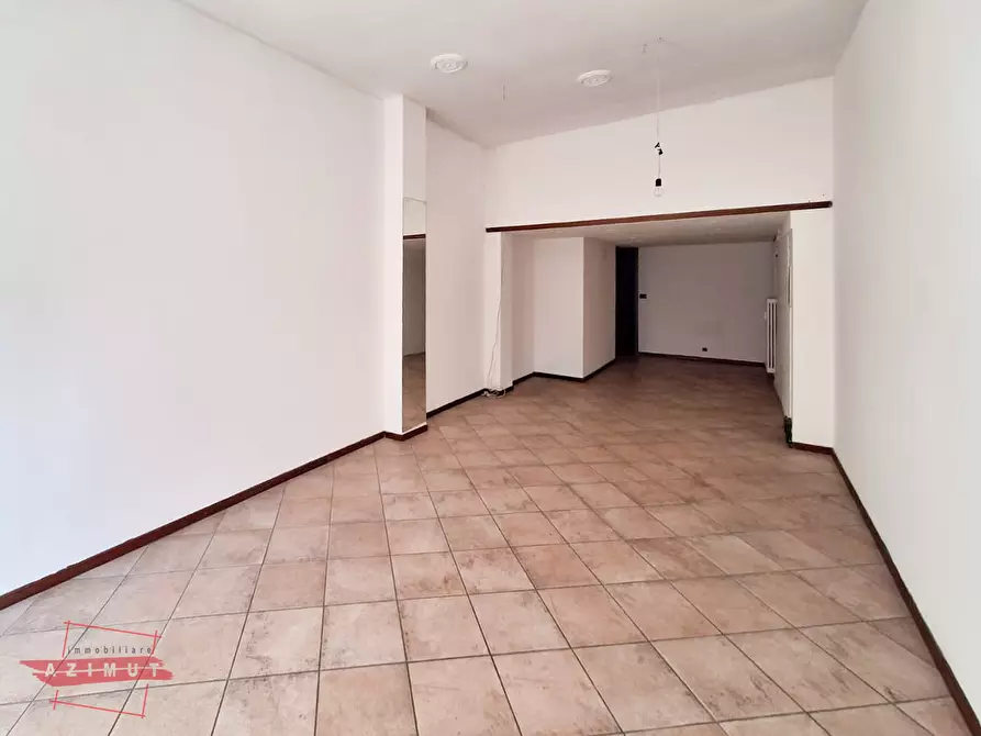 Immagine 4 di Locale commerciale in vendita  in Corso Vercelli 210 a Torino