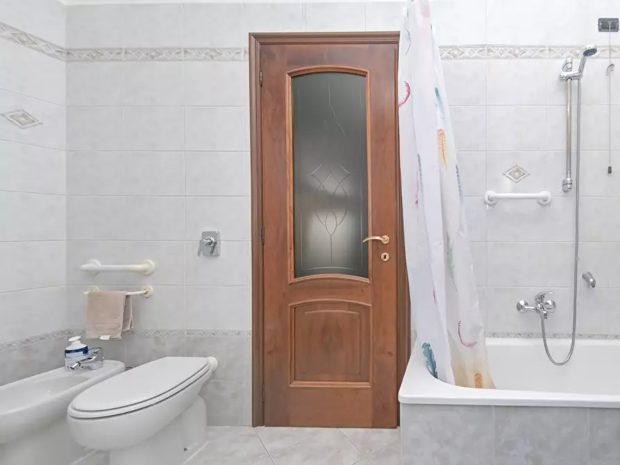 Immagine 44 di Bilocale in vendita  in Via Monginevro 220 a Torino