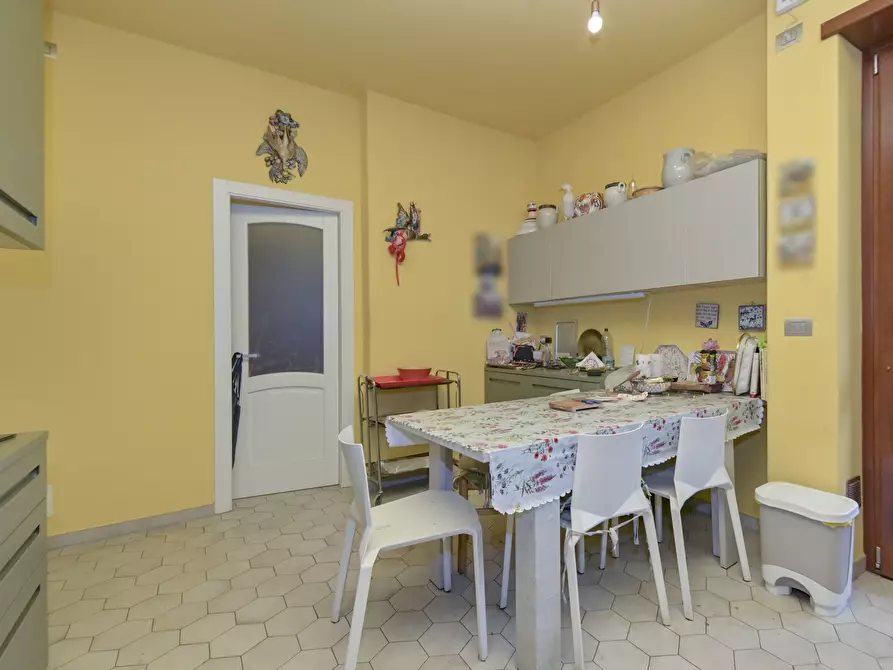 Immagine 2 di Pentalocale in vendita  in Via Trana a Torino