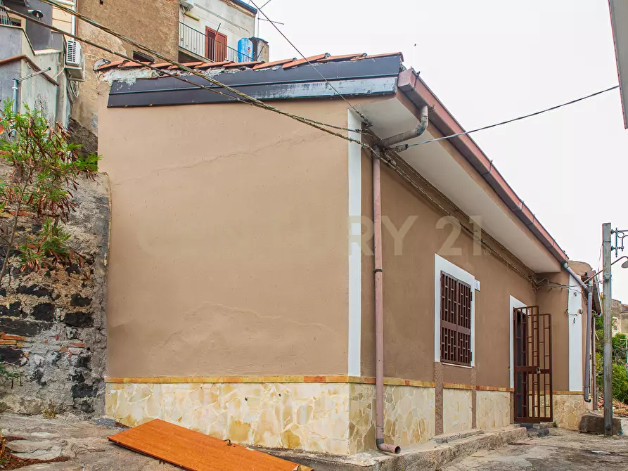 Immagine 4 di Casa indipendente in vendita  in Via Amalfi 7 a Motta Sant'anastasia