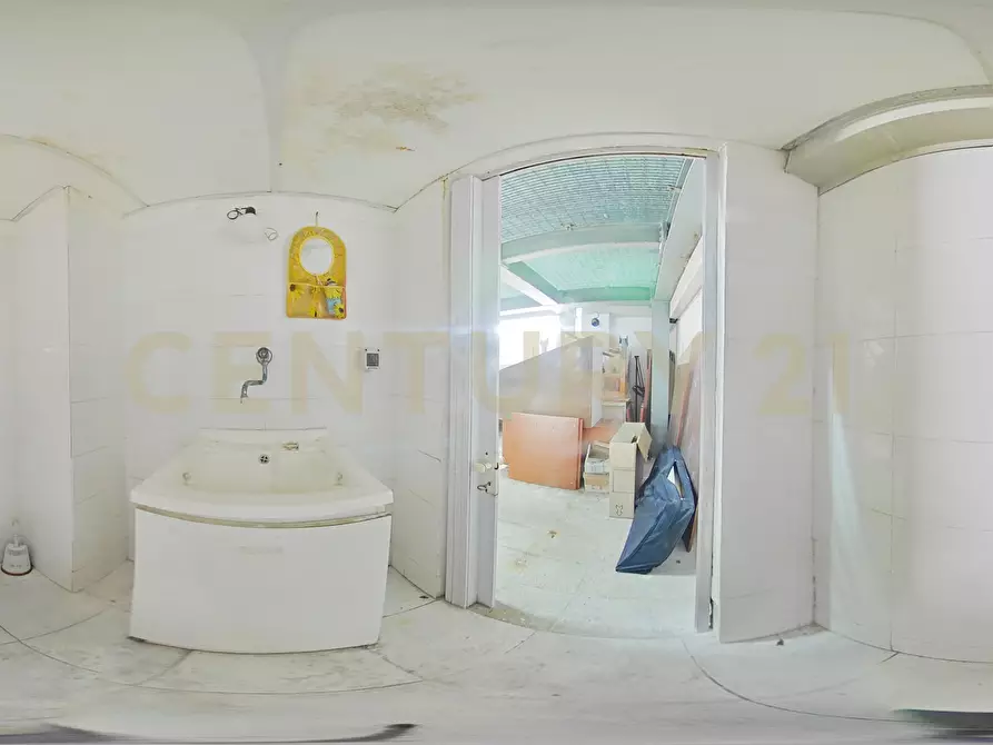 Immagine 37 di Garage in vendita  in Via del Rotolo 42/B a Catania