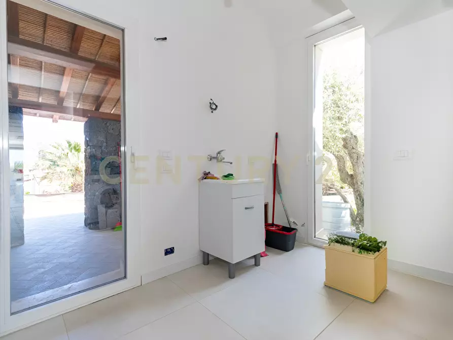 Immagine 45 di Villa in vendita  in SS284 a Adrano