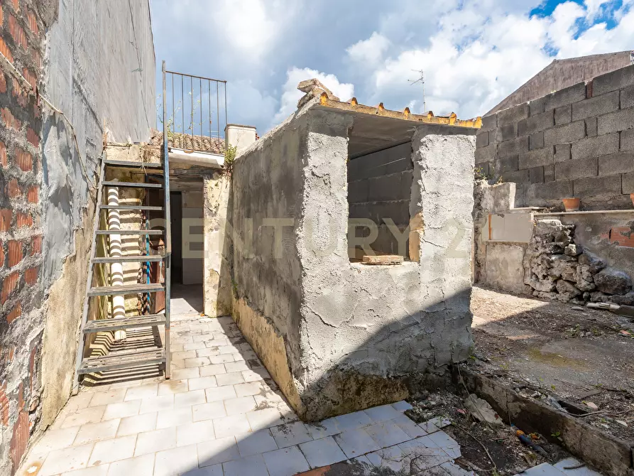 Immagine 17 di Casa indipendente in vendita  in Via Duca di Massa 17/19 a Aci Castello