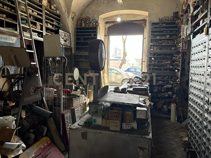 Immagine 22 di Locale commerciale in vendita  in Via 6 Aprile 59 a Catania