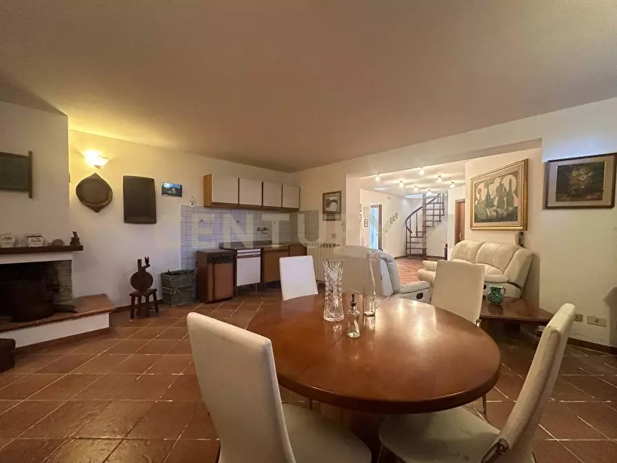 Immagine 6 di Villa in vendita  in Via Dante Alighieri a Semproniano