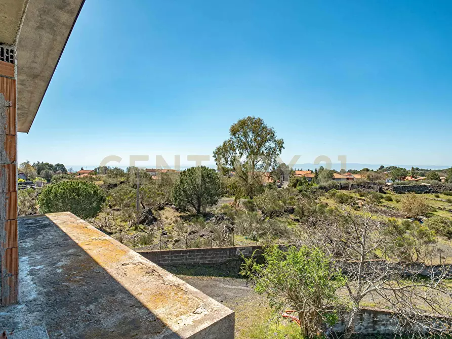 Immagine 37 di Palazzo in vendita  in Via dell'Aria snc a Pedara