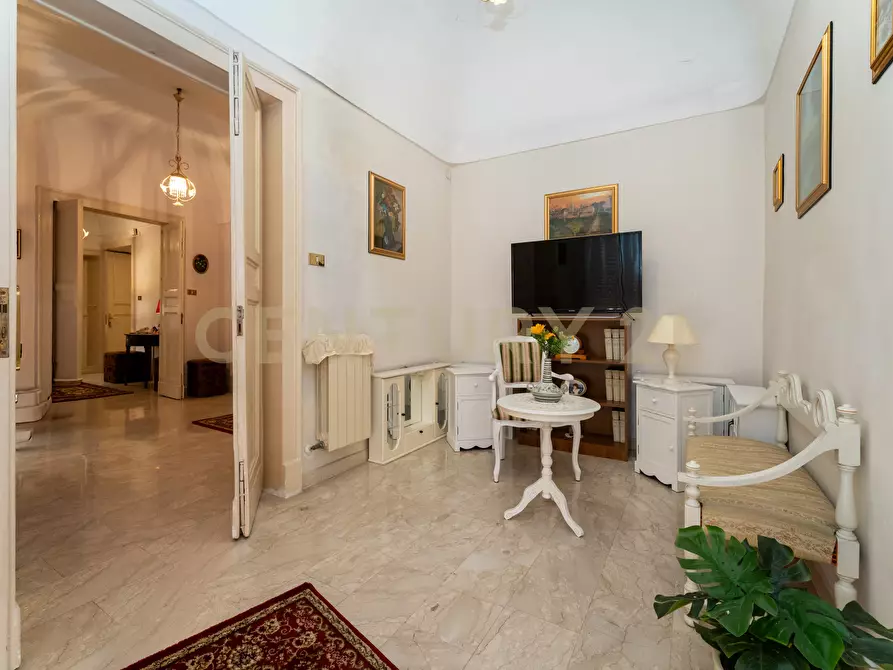 Immagine 25 di Pentalocale in vendita  in Via Antonino di Sangiuliano 185 a Catania