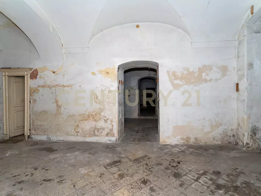 Immagine 24 di Locale commerciale in vendita  in Piazza Manganelli 15 a Catania