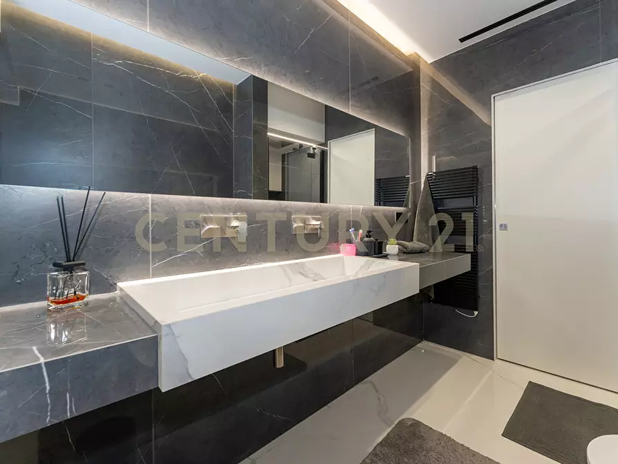 Immagine 80 di Villa in vendita  in Via Sant' Andrea 8 a Catania